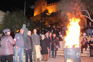 El Mirador de la Alcazaba congregó a mayor número de vecinos en torno a la hoguera y la convivencia.