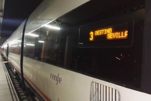 Imagen de tren con destino a Sevilla.