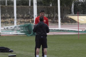 Juanjo Expósito hablando con Pablo Berenguel.