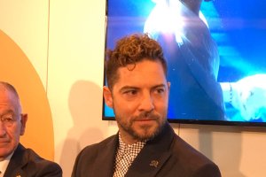 Imagen de David Bisbal en el stand de Costa de Almería.