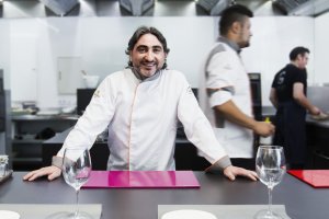 El chef Tony García, natural de Topares, explica los secretos de la cocina del frío.