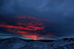 Anochece sobre los campos nevados de Tabernas