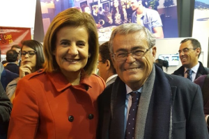 La ministra con el subdelegado del Gobierno en Almería.