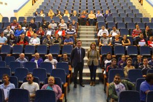 El alcalde de El Ejido con aspirantes a estos planes de empleo.