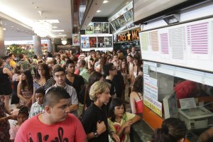 Espectadores en los Cines Monumental de Almería en una imagen de archivo.