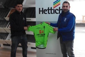 Carlos de Herrajes el metro con Sergio Domínguez.