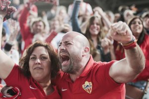 Si jugaran los aficionados todos estaríamos más tranquilos.