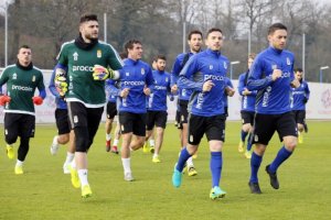Los jugadores ovetenses preparando el choque de Almería.