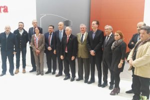 Foto de familia tras la reunión de la Mesa.