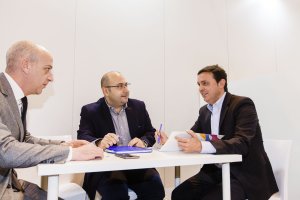 Imagen de uno de las reuniones en el marco de FITUR.