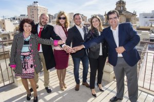 Ricardo Arqueros (tercero por la dcha.) junto a representantes de los Ayuntamientos de Almería y Roquetas, Diputación, UAL y Asoc. Jornadas del Siglo