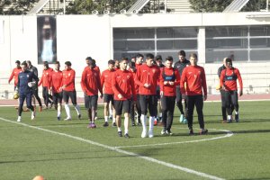 Primer entrenamiento postmercado en el Almería.