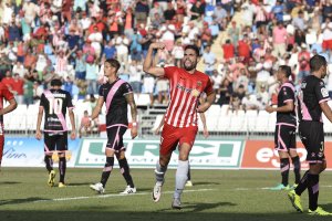 Puertas celebra su primer gol con el Almería.