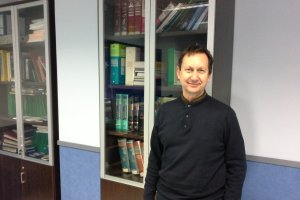 El médico Fernando Rosell en la sede del 061 en Almería.