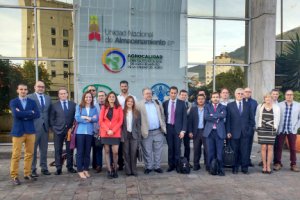 Una representación de la delegación empresarial y Extenda en Ecuador.