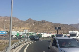 La Guardia Civil desaloja Viapark en Vícar por el falso aviso de bomba
