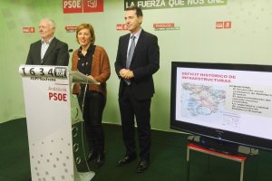 Comparecencia de los parlamentarios socialistas en Madrid.