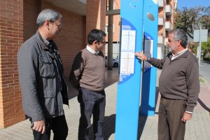 El concejal de Obras Públicas, José Andrés Cano, muestra uno de los nomogramas que se han instalado ya.