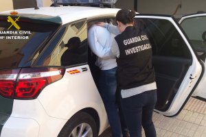 Detención del presunto autor de los robos de 23 años.