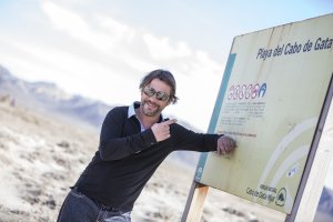 Jay Kay, cantante y líder de Jamiroquai, ayer en Cabo de Gata en una pausa del rodaje de su nuevo videoclip.
