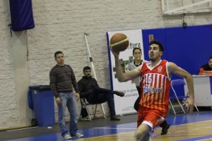 José Jiménez entrando a canasta.