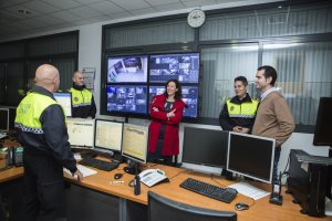 El alcalde y la concejal en la Jefatura de la Policía Local de Almería