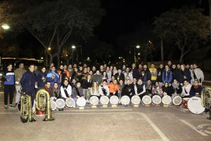 Integrantes de la Banda Santa Cruz, con su director, José Antonio Expósito Sánchez, a la izquierda de la imagen.