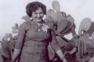 Los abuelos son  esos héroes silenciosos que tanto han hecho  por nosotros sin quejarse.