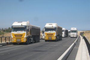 Camiones en unas obras en Almería