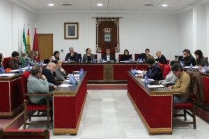 Pleno celebrado ayer lunes en el ayuntamiento de Adra.