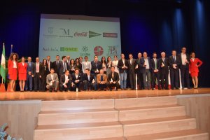 Víctor Fernández junto al resto de premiados por la prensa deportiva andaluza.