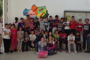 Imagen de archivo de alumnos del colegio San Ignacio de Loyola con algunos de sus profesores en el centro.