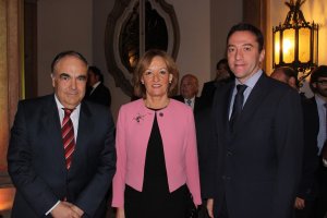 Ricardo Domínguez, vicepresidente titular de Agricultura, a la derecha, junto a Carmen Ortiz (consejera de Agricultura) y Antonio Luque, presidente d