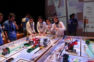 Participantes en la FIRST LEGO League.