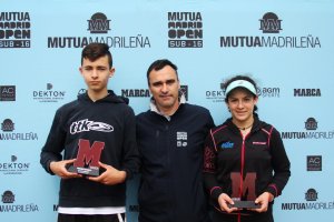 Los campeones posan para la historia.