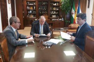 Firma de los contratos entre Ayuntamiento y Jarquil.