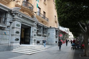 La sede  central de la Agencia Tributaria en el Paseo de Almería donde se controla toda la actividad periférica del Ministerio de Hacienda.