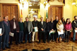 Alfredo Valdivia con los presidentes en la entrega de las subvenciones.