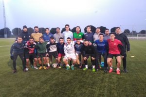 Los universitario posan en la puesta a punto.