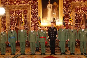 El Rey Felipe VI y mandos de la Legión (imagen de la Casa Real)