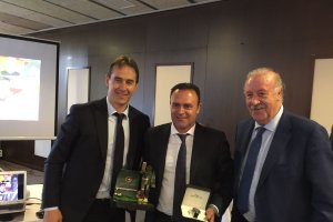 Salmerón con dos seleccionadores como Lopetegui y Del Bosque, su maestro y amigo.
