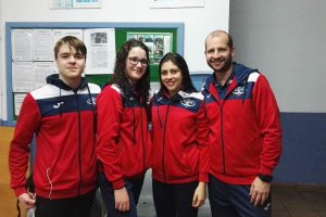 Los infantiles con su entrenador Juan Antonio.