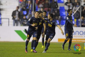 Natalio celebrando un gol con el UCAM.
