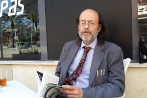 El escritor y periodista Miguel Naveros.
