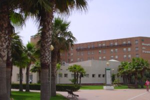 Fachada del Hospital de Poniente.