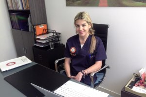 La psicóloga Melina Costa en su consulta del centro médico Bayyana.