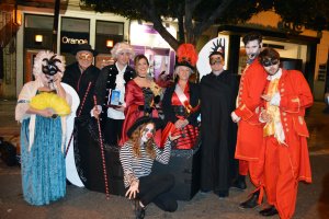 El Paseo de Almería se convirtió en la tarde de ayer en centro neurálgico del Carnaval.