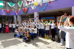 El Himno de Andalucía interpretado (signado) por 40 alumnos del Ciclo Formativo de Mediación Comunicativa del IES Alhadra.