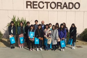 Los alumnos de la Yamaguchi Prefectural Universityde Japón durante su visita a la Universidad de Almería.