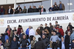Miradas al palco tras otra derrota.